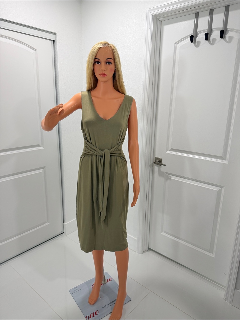 Sleeveless Olive Tie-Waist Midi Dress - Brand:
